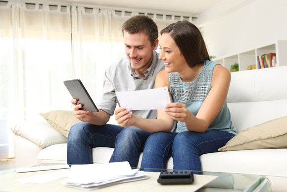Mitä teidän on tiedettävä, kun haluatte hakea lainaa pariskuntana?